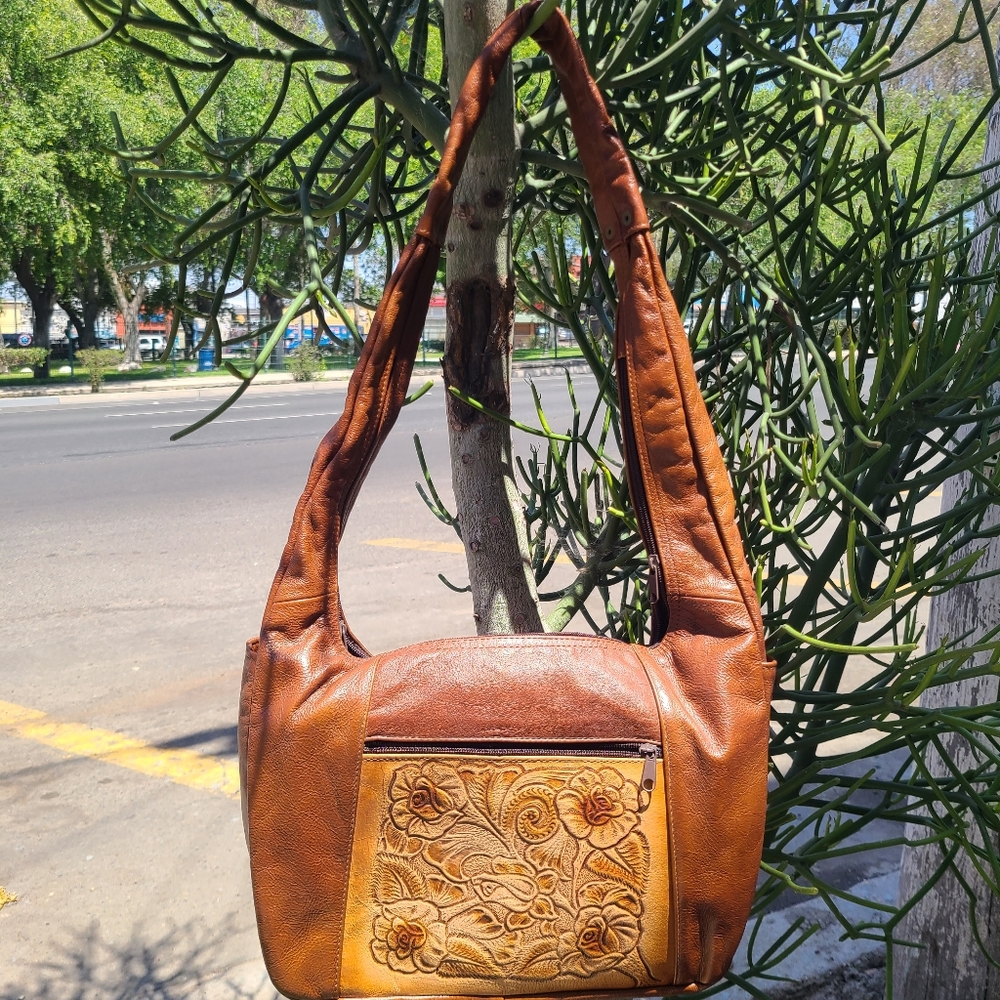 Crossbody shoulder bag